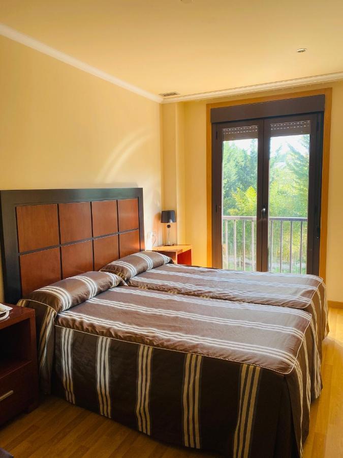 Hotel Av Apartamentos Lobios Ngoại thất bức ảnh