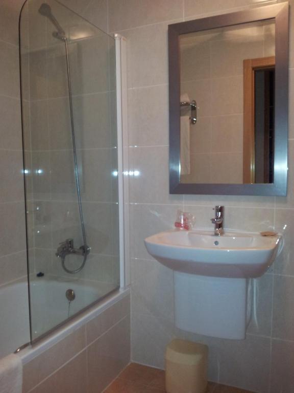 Hotel Av Apartamentos Lobios Phòng bức ảnh